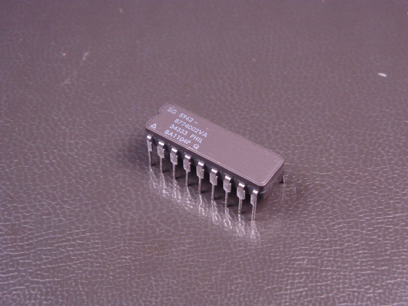 SG1544J/883B Microsemi Low Voltage Supervisory Circuit 18 Pin DIP 5962-8774002VA