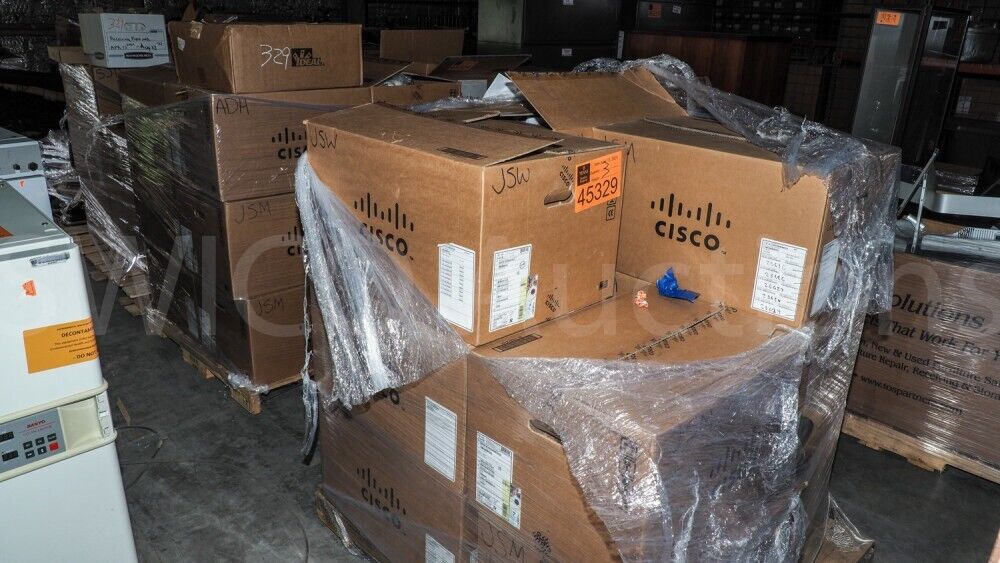 *Lot of 200* Cisco CP-8841-K9 LCD, 5 Line VOIP Phones w/Handsets & Stands - VG