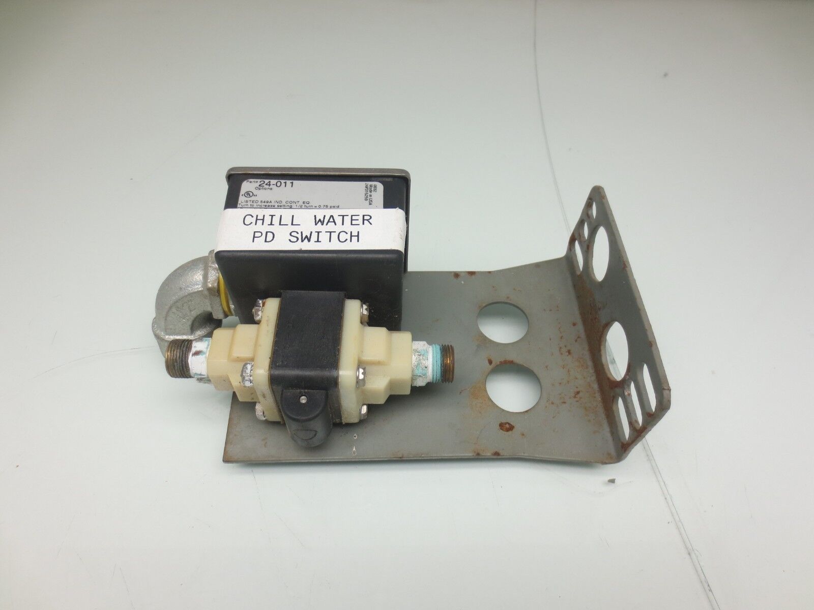 24-011 CHILLER WATER SWITCH Electric Solenoid Valve 