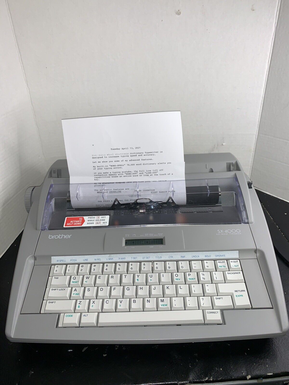 Working Brother SX-4000 LCD Digital Display Portable Electronic Typewriter