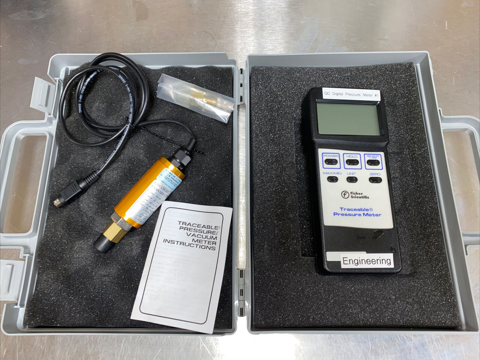 Fisher Scientific Traceable Pressure Meter Calibrated 100psi-50 BAR W/ Case