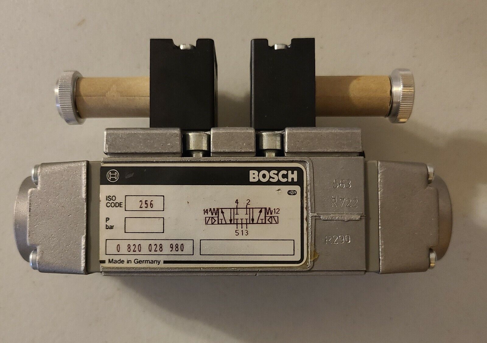 Bosch Rexroth, 4-Way, 3-Pos, Solenoid Operated, Subbase Mounted, ISO Air Valve