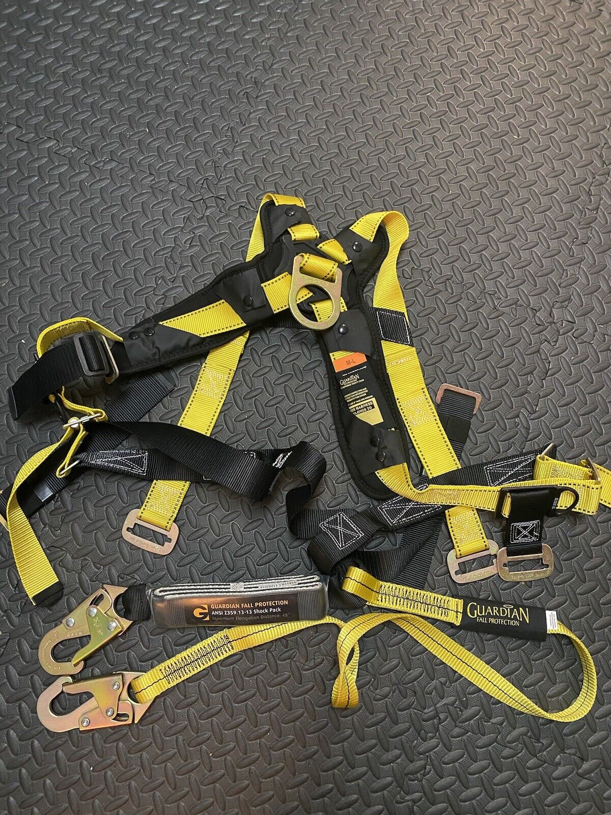 Guardian Fall Protection 11160 M-L Seraph Universal Harness w/ Lanyard 01220 NEW