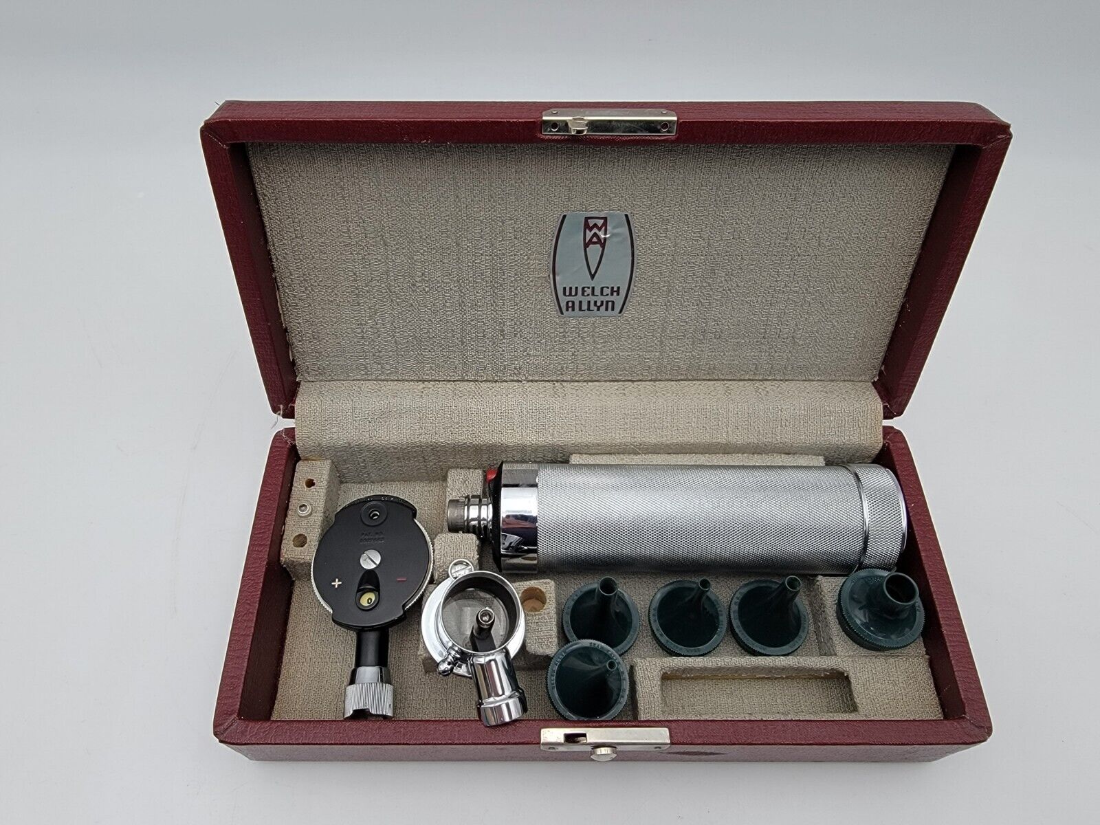 Vintage Welch Allyn Otoscope & Ophthalmoscope in Case (Tested & Works)