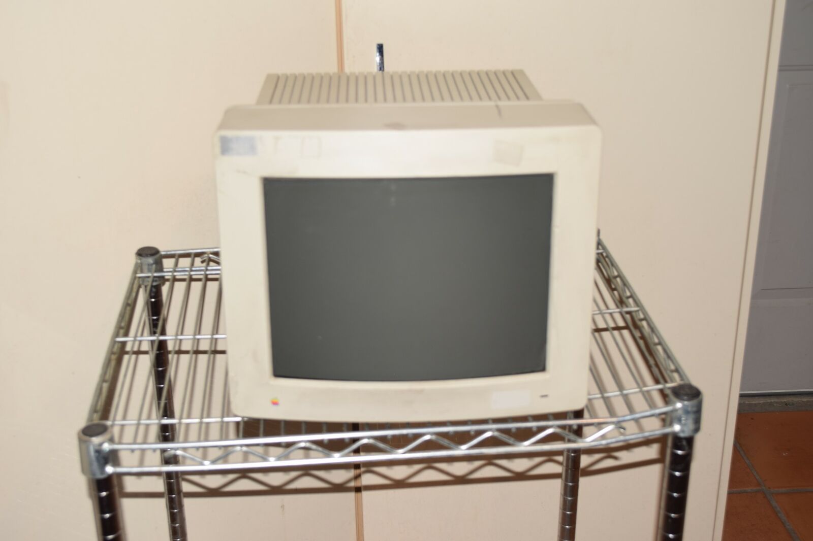 ^^ Apple Macintosh Color High Resolution RGB Monitor AppleColor M1297  (JS60)
