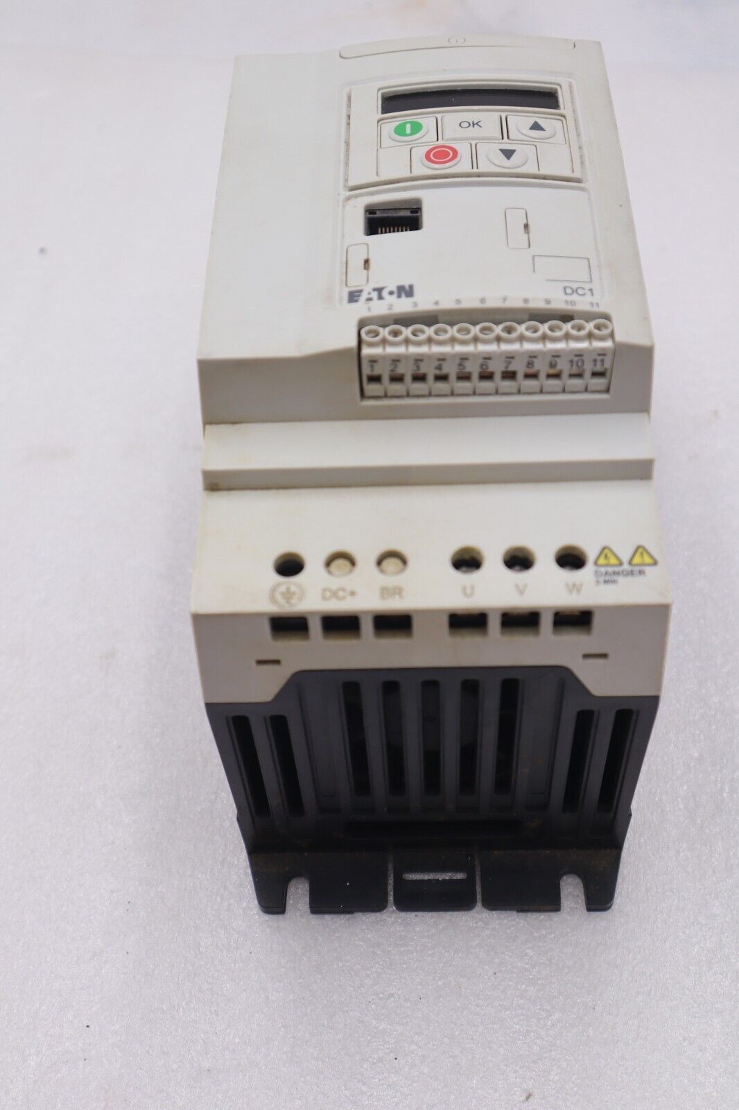 Eaton Dc1-1D5d8nb-A20ce1 Variable Frequency Drive,1-1/2 Hp,115V STOCK L-316A