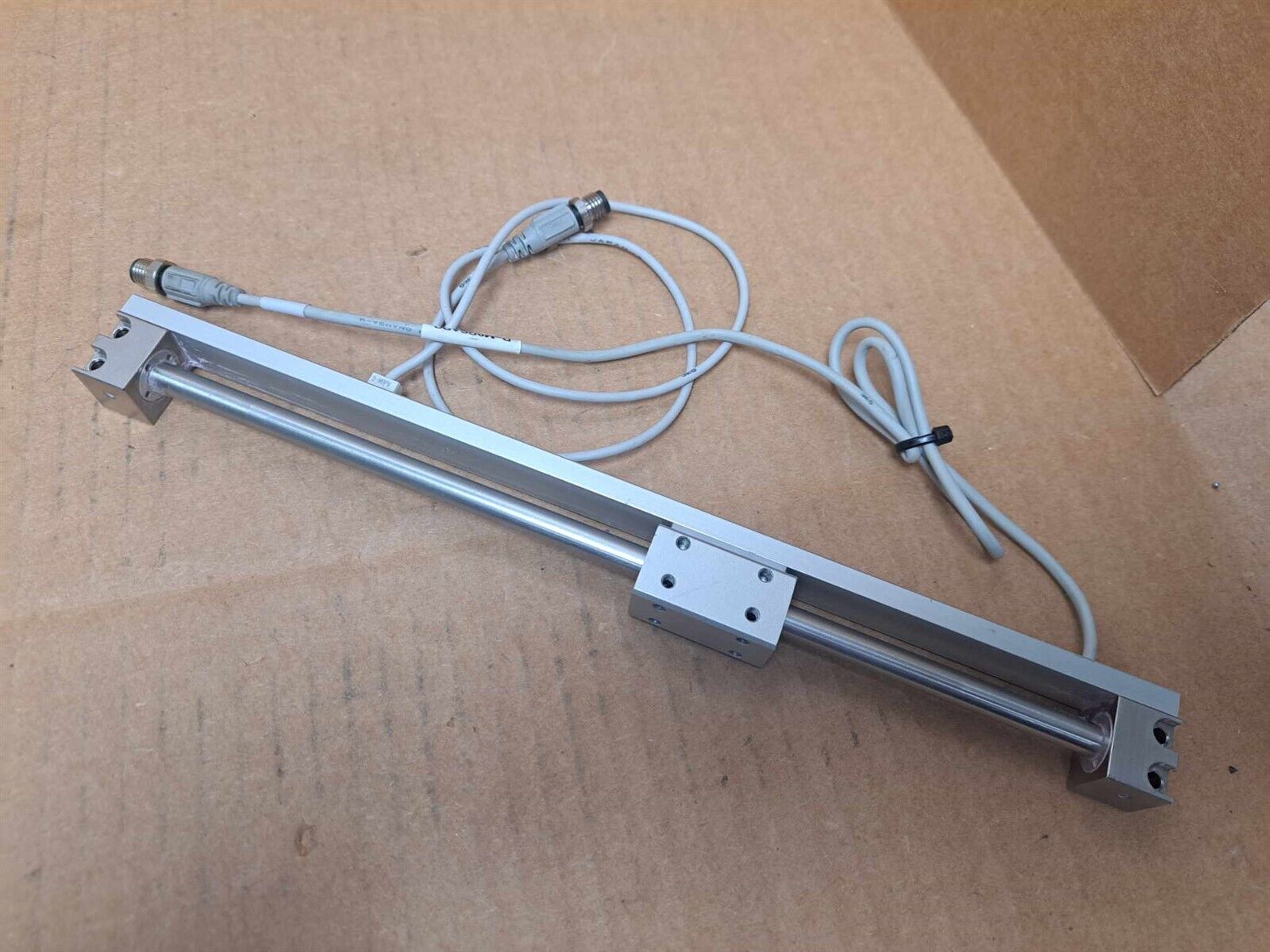 SMC Pneumatic Cylinder Part No. CY3R6-200