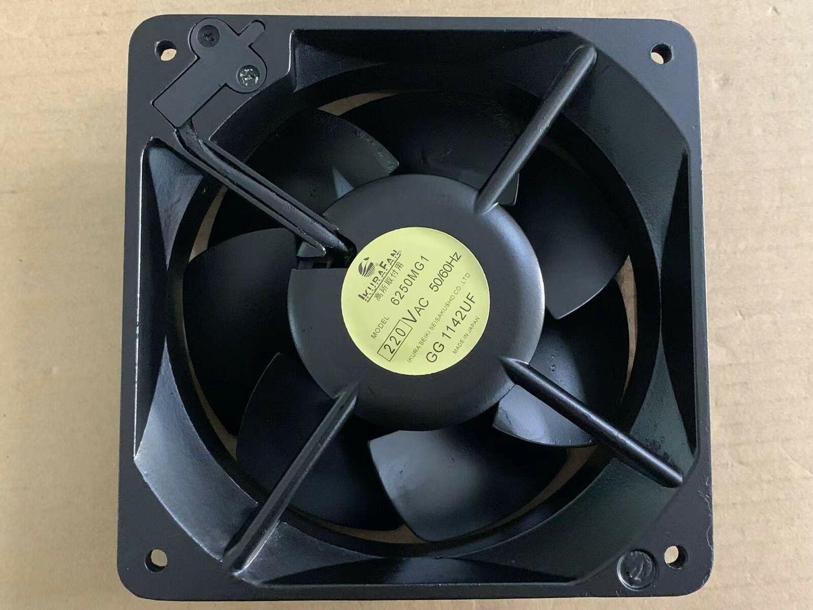 IKURA 6250MG1 220V 50/60HZ 3-pin AC 160x160x55mm Server Square Cooling fan