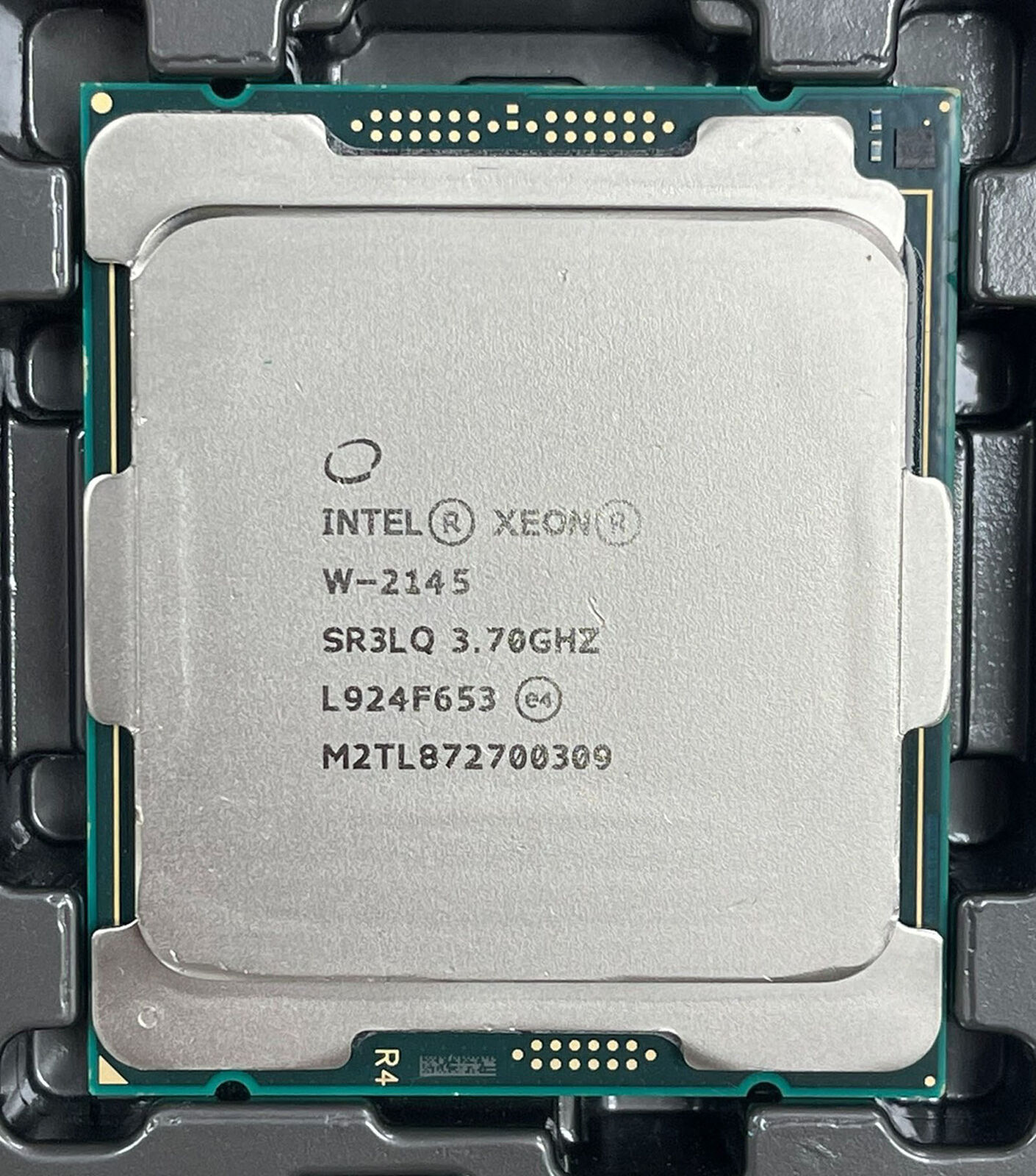 Intel Xeon W-2145 3.70GHz 8Cores 16 Threads 140W LGA-2066 SR3LQ CPU server
