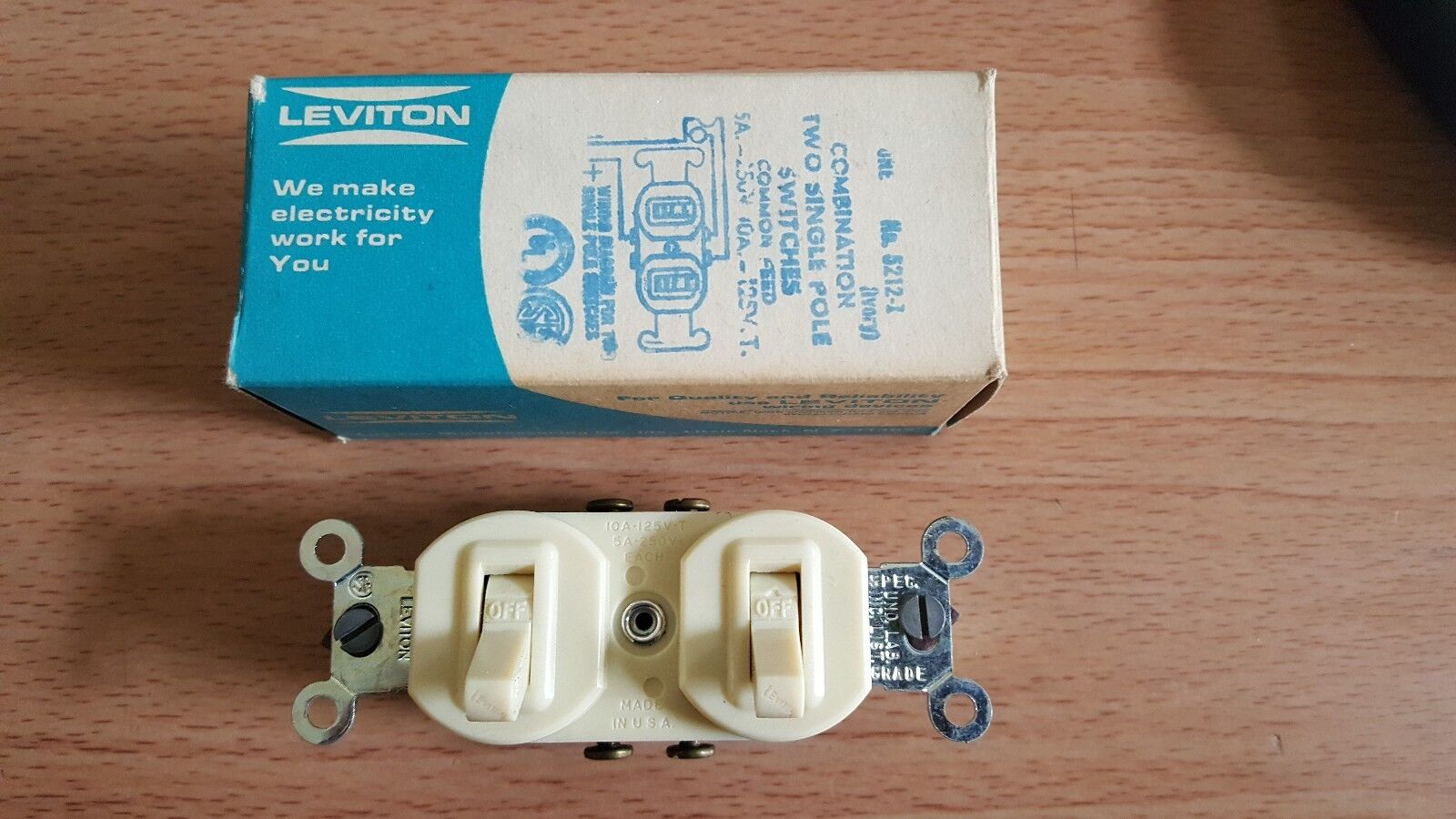 Leviton Combination Two Single Pole Switches 5212-I Ivory 10A-125 Volt NOS