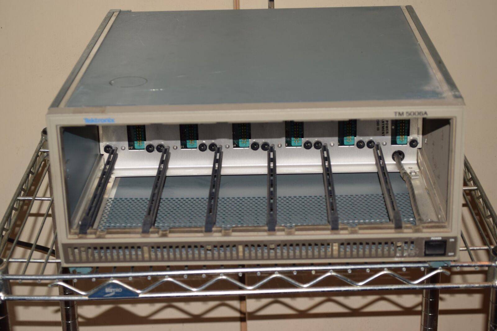 Tektronix TM5006A Power Module Mainframe (PK28)