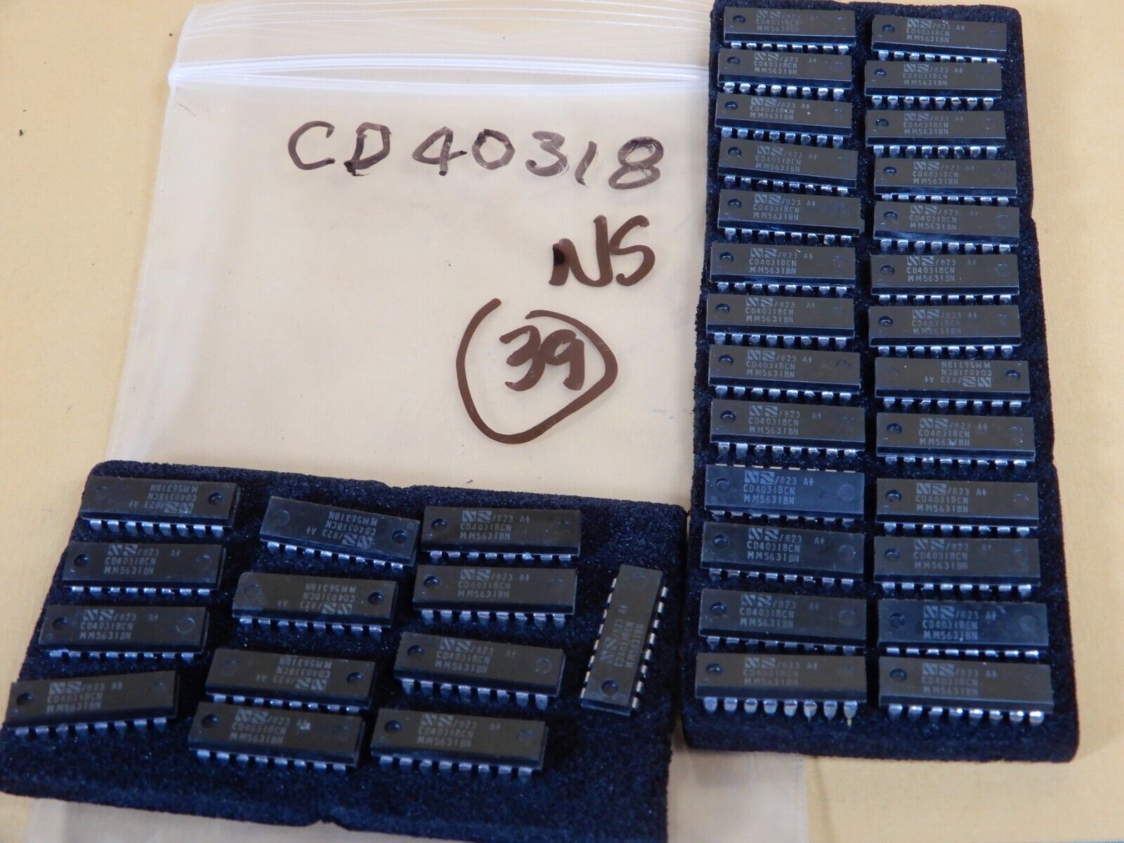 National Semiconductor CD4031BCN 16 Pin IC's Qty 39 NOS
