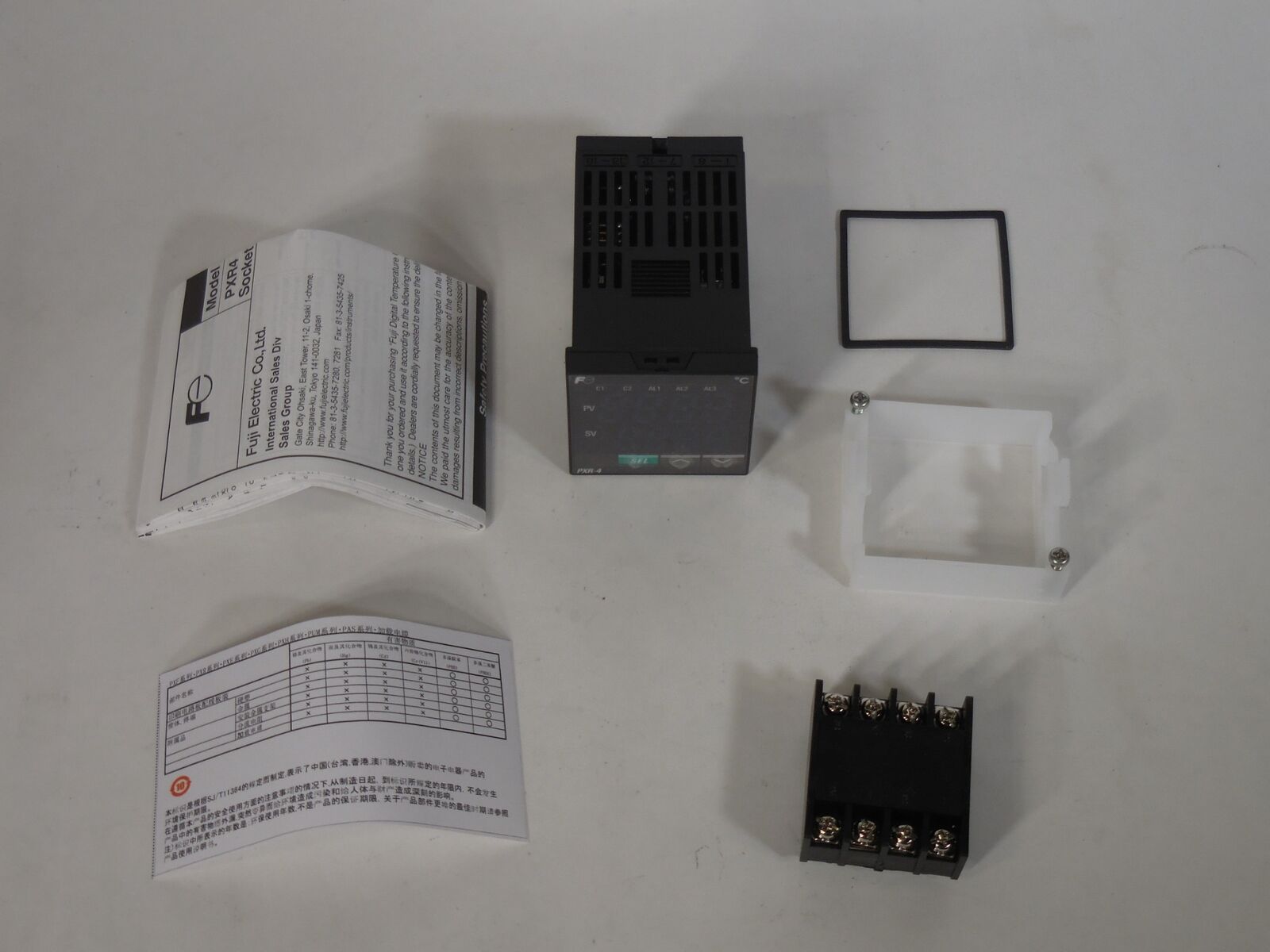 Fuji Electric PXR4-TCS1-4V0A1 Temperature Controller