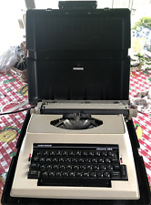 VINTAGE UNDERWOOD 565 CR ELECTRIC TYPEWRITER WITH HARD CASE for PARTS/REPAIR. picture