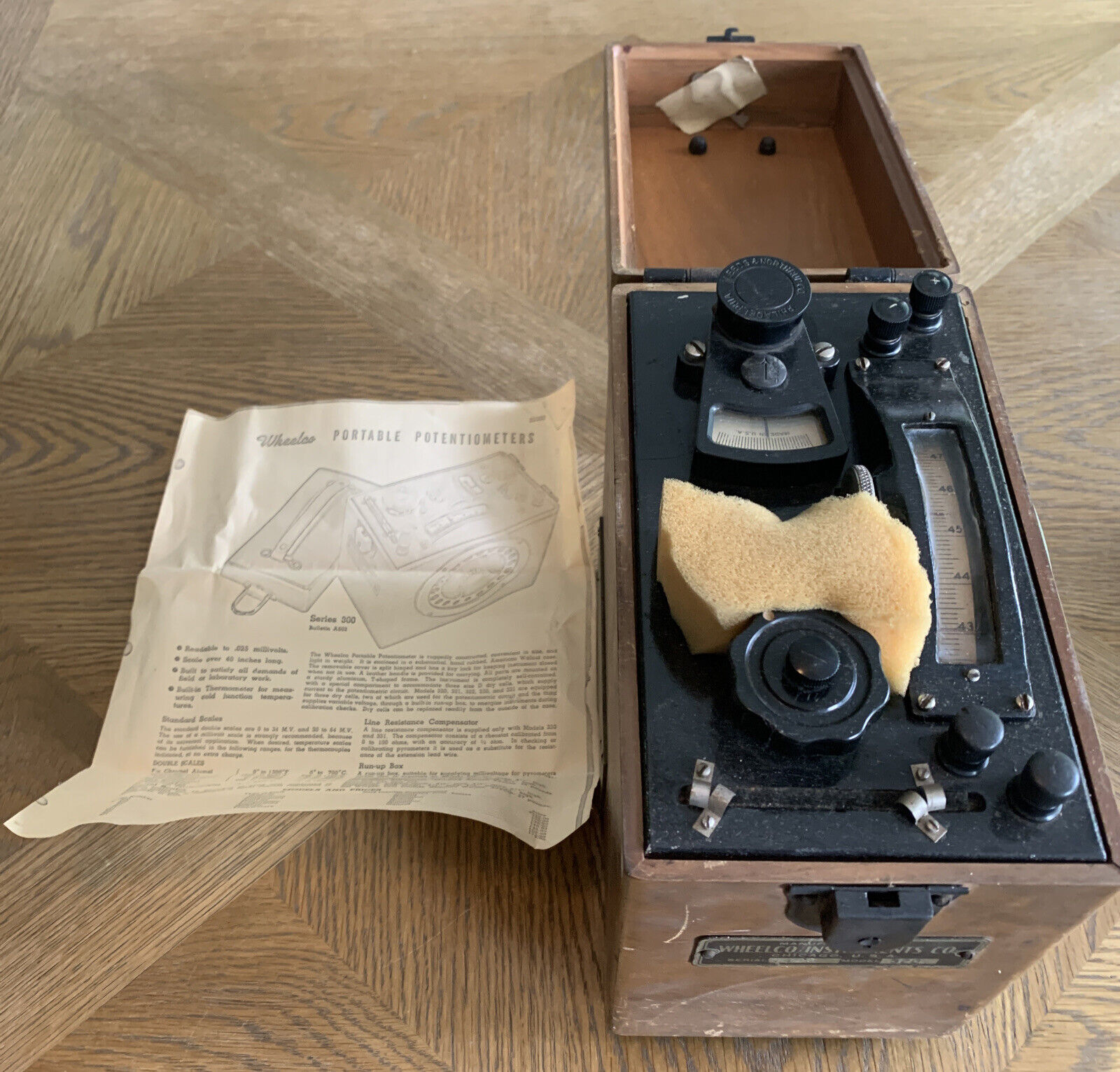 Vintage Antique Wheelco Instruments Portable Potentiometer Model 320 7436 & Key
