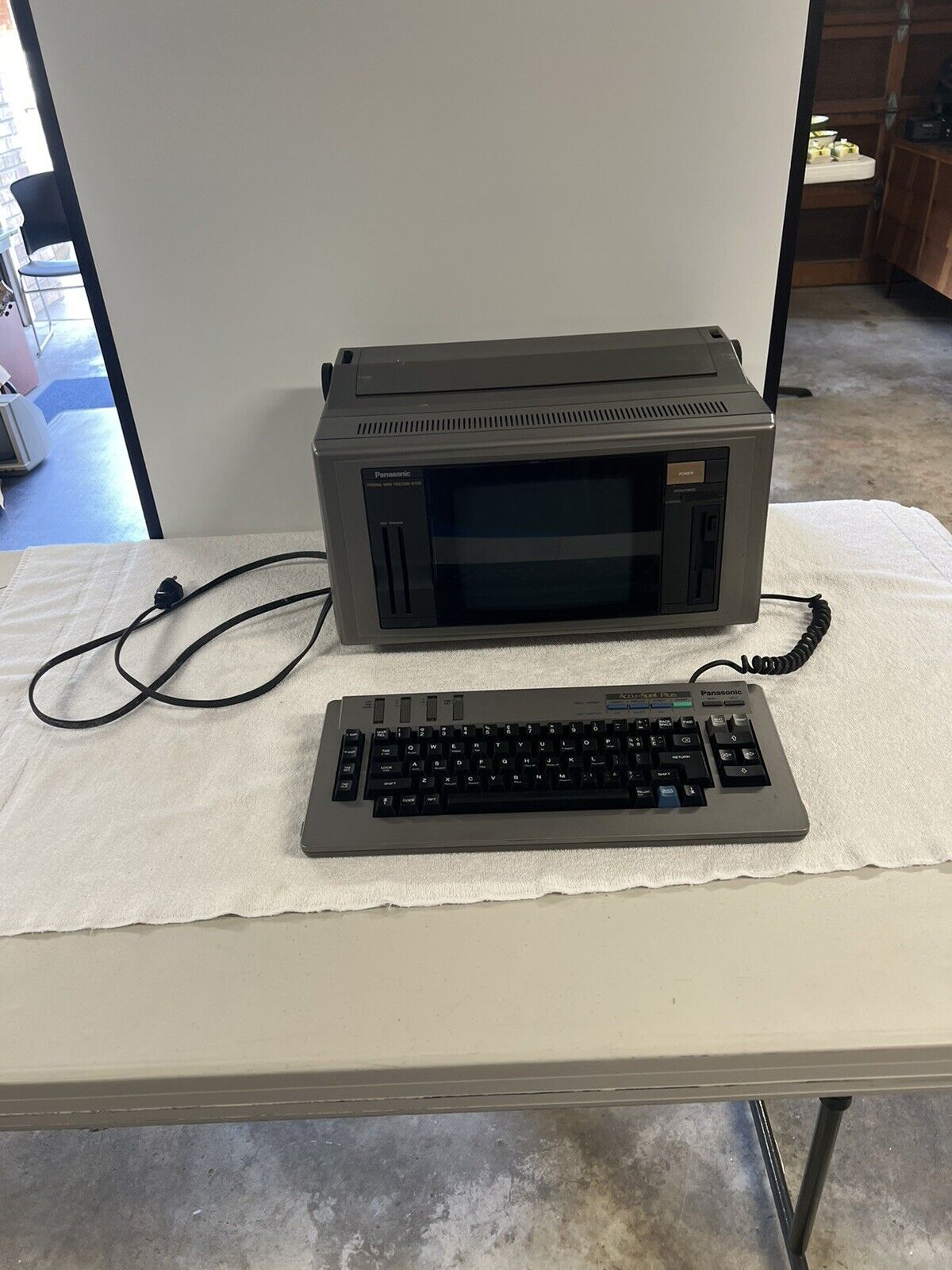 Vintage Panasonic KX-W1500 Personal Word Processor with Accu-Spell Plus Works